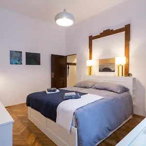 https://heart-and-soul-gorgeous-two-bedroom-in-the-center.krakowhotelspoland.com